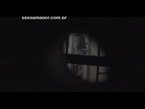 ❤️ Blondie tiġi filmata segretament minn voyeur tal-viċinat moħbi wara briks vojta Video tal-ħakk f'mt.libporno.ru